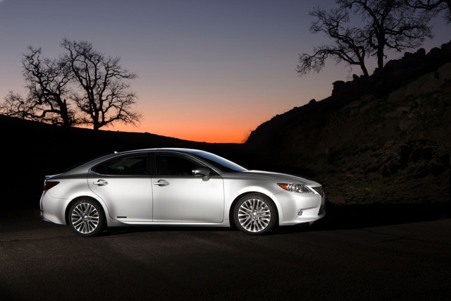 Lexus, Lexus ES, Lexus ES 300h, Lexus ES 350, Lexus hybrid, Toyota hybrid, hybrid, electric car, car review, green car, electric motor, green transportation, car test drive