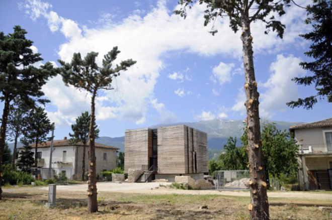 Energy Box House, Energy Box L'Aquila, Pierluigi Bonomo, prefab housing, earthquake-proof home, prefab housing Italy, low carbon footprint, carbon footprint, passivhaus, passive house Italy, earthquakes Italy, sustainable building, green architecture Italy