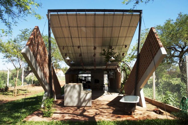 Javier Corvalán, Laboratorio de Arquitectura, curvy home, Casa Hamaca, Paraguay, Catenary Curve, reclaimed materials, bricked wall, galvanized iron roof, Architecture, Daylighting, Recycled Materials
