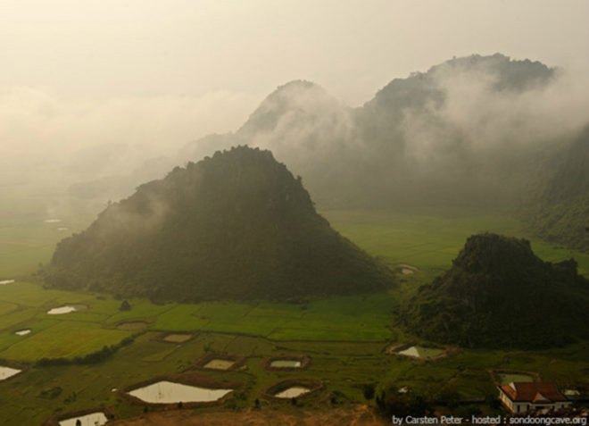 Son Doong Cave, Hang Son Doong, Hang Song Doong Vietnam, Son Doong Cave Vietnam, World's largest cave, World's Largest Cave in Vietnam, Vietnam caves, caves in Vietnam, cave exploring, spelunking, spelunking in Vietnam, Oxalis tours, Oxalis cave tours, Oxalis Son Doong Cave tours, Quang Binh province, Quang Binh province Vietnman, Caves in Quang Binh province, eco tourism, eco exploration, eco travel, eco cave exploration, undiscovered caves, cave pearls, cave rain forest, Hand of Dog, Howard Limbert, Howard Limbert cave explorer
