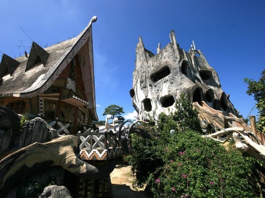 ghosts, eco-friendly, green houses, Halloween, spooky, creepy design, cave houses, stone houses, In Vitro, fairy-tale houses, green building, architecture, green Halloween