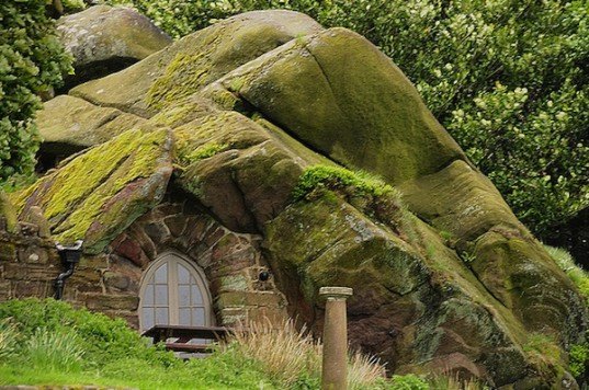 ghosts, eco-friendly, green houses, Halloween, spooky, creepy design, cave houses, stone houses, In Vitro, fairy-tale houses, green building, architecture, green Halloween