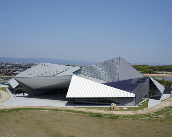 Kengo Kuma, angled roof, Kyushu Geibun Kan Museum, Japan, Solar panels, brings nature in, Japanese architecture, Architecture, Daylighting, green Interiors
