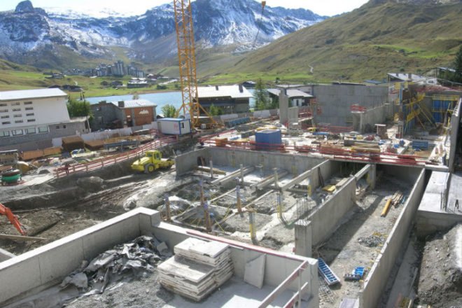 Tignespace, Atelier Plexus Architectes, SG Architecte, green roof, sports center, athletic center, tignes, france,