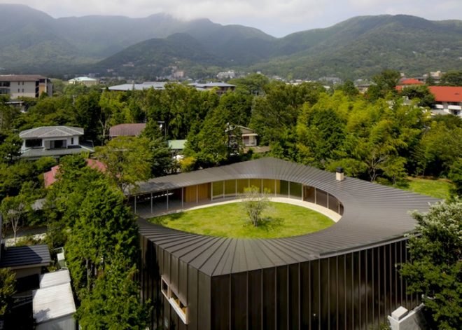 shigeru ban, Villa at Sengokubara, modern residence, hakone residence, residential villa, japanese countryside, teardrop courtyard, exposed timber, sloping roof, interior courtyard, radial residence