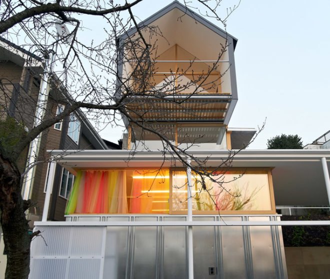 ishikiri house, tato architects. japan architecture, contemporary house in japan, tiny contemporary house, context, fitting in new house in historic neighborhood, concrete walls, translucent roof, corrugated metal skin, modern home in historic Japan
