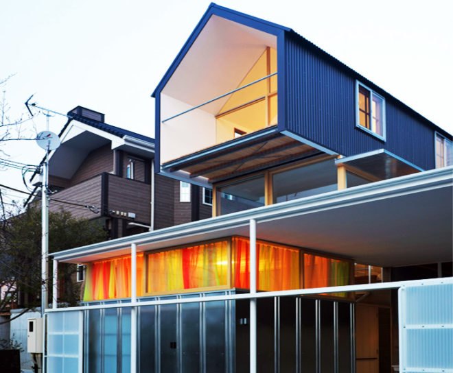 ishikiri house, tato architects. japan architecture, contemporary house in japan, tiny contemporary house, context, fitting in new house in historic neighborhood, concrete walls, translucent roof, corrugated metal skin, modern home in historic Japan