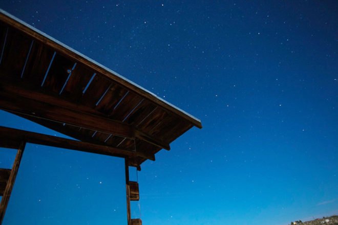 Lucid Stead Installation, Lucid Stead, Phillip K. Smith III, Joshua Tree art, LED installation, desert art, California desert art, LED lights, interactive installation, homesteader shack installation, color art installations, mirror installations, mirror art, Mojave desert art