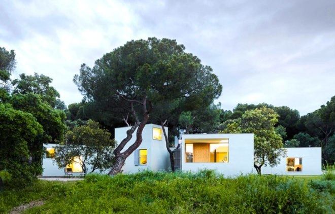 FRPO, FRPO Architects, MO House, Rodriguez & Oriol Architecture, Spanish landscape, cross-laminated wood, timber panels, white-painted timber, timber house, single-family home, site-specific architecture,