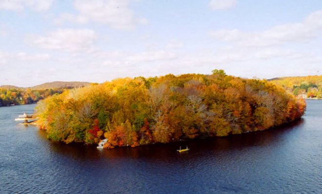 Angelina Jolie, Angelina Jolie Brad Pitt, Angelina Jolie Petre Island, Petre Island Brad Pitt, heart-shaped island, Frank Lloyd Wright, FLW houses, cottages NYC, secluded islands NYC, island as present