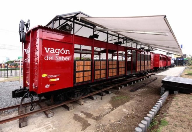 old Ecuadorian railway, renovated Boxcar 1513, flexible community space, Vagon del Sabor, Wagon of Knowledge, Al Borde, Converted Train Carriage, Mobile Cultural Center,