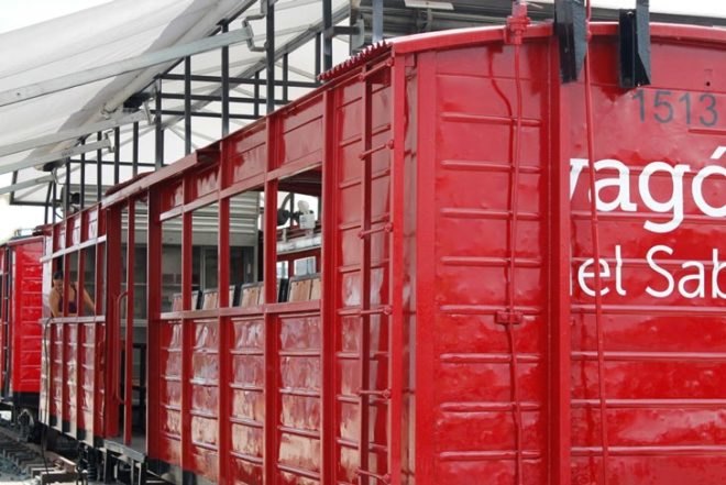 old Ecuadorian railway, renovated Boxcar 1513, flexible community space, Vagon del Sabor, Wagon of Knowledge, Al Borde, Converted Train Carriage, Mobile Cultural Center,