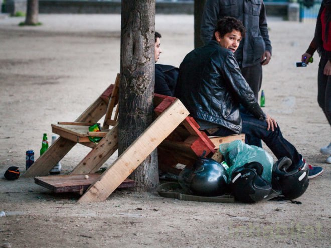 Duccio Maria Gambi, Chapitre Zero, recycled street furniture, Paris, recycled wood, guerrilla furniture, rough and ready, DIY, green furniture, Urban design, social design, Recycled Materials, Green Materials,