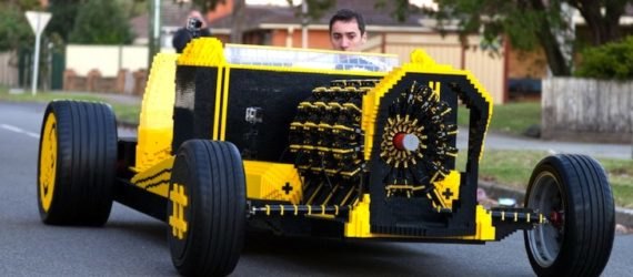 Steve Sammartino, Raul Oaida, LEGO car, LEGO hot rod, LEGO engine, LEGO vehicle, LEGO driving, SAMP, Super Awesome Micro Project, air powered vehicle, air powered car, air powered motor, air powered engines, crowd funding, courd sourcing, LEGO projects