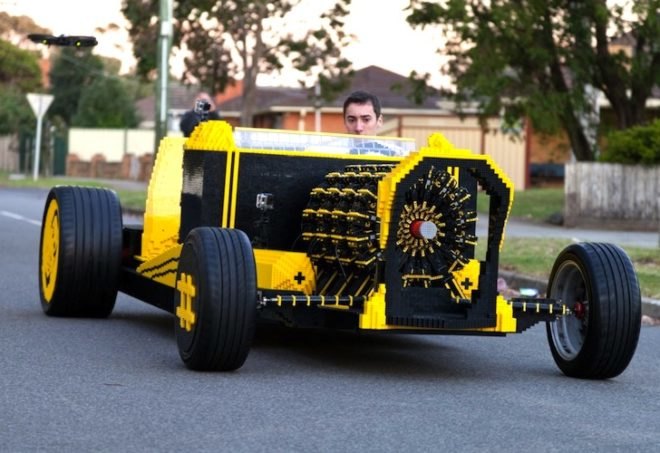 Steve Sammartino, Raul Oaida, LEGO car, LEGO hot rod, LEGO engine, LEGO vehicle, LEGO driving, SAMP, Super Awesome Micro Project, air powered vehicle, air powered car, air powered motor, air powered engines, crowd funding, courd sourcing, LEGO projects
