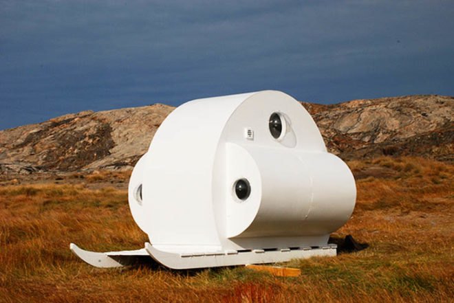 Rob Sweere, Mobile Tiny Shelters on Skis, Nomadic Shelter on Skis, The Sledge-Project, Ann Andreassen, René Kristensen, Uummannaq Children's Home, Greenland, white pods, wooden tiny shelter, Tiny Homes, Daylighting,