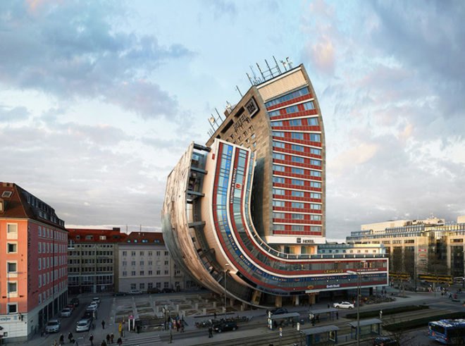 Víctor Enrich, NH Deutscher Kaiser hotel, NHDK, 88 different variations on one building, 3D manipulation of a 2D photograph, digital visualization, Munich architecture, 88 keys on a piano,