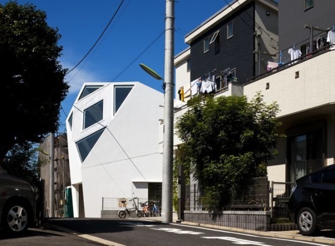 Atelier Tekuto, skylights, polyhedral house, monoclinic, tokyo, exposed concrete, reinforced concrete, daylighting