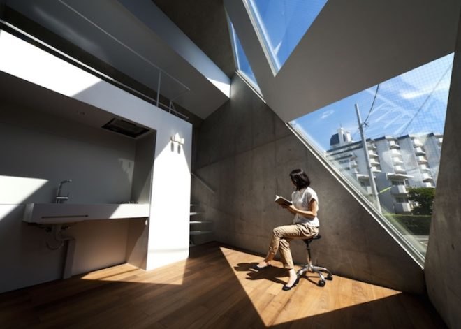 Atelier Tekuto, skylights, polyhedral house, monoclinic, tokyo, exposed concrete, reinforced concrete, daylighting