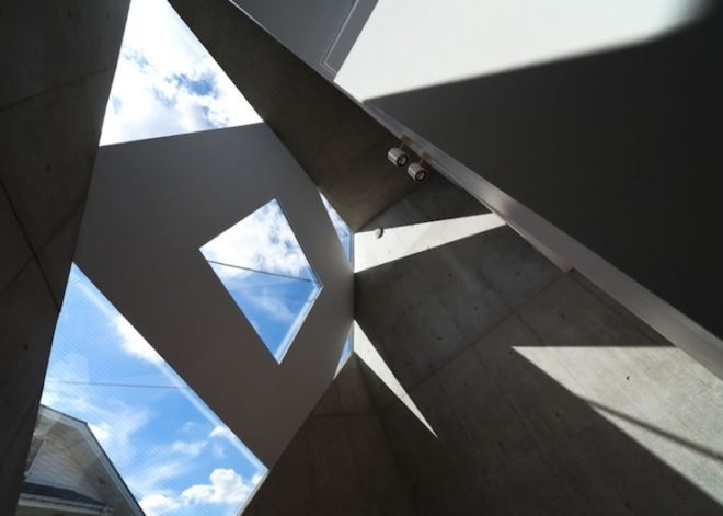 Atelier Tekuto, skylights, polyhedral house, monoclinic, tokyo, exposed concrete, reinforced concrete, daylighting