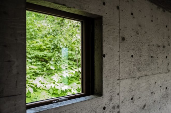 mount yotei, florian busch architects, l house, niseko, hokkaido, escarpment, retaining walls, panoramic views, cantilevered stairs, holiday home