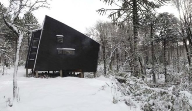 MCD arquitectos, winter cabin In Malacahuello, Araucanía Region, Chile, small homes, architecture, architecture in chile, rustic architecture, forest homes, wood cabins, chilean architects,