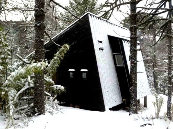 MC2 arquitectos, winter cabin In Malacahuello, Araucanía Region, small homes, architecture, architecture in chile, rustic architecture, forest homes, wood cabins, chilean architects,