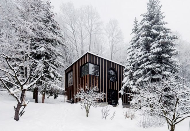 T2a Architects, photographer's house, architecture, Budapest architecture, Bence Turanyi, photographer Zsolt Batar, cabin built in two days, pilis forest, Budapest, Hungary, tiny homes, winter retreats, forest cabin, tiny cabins,