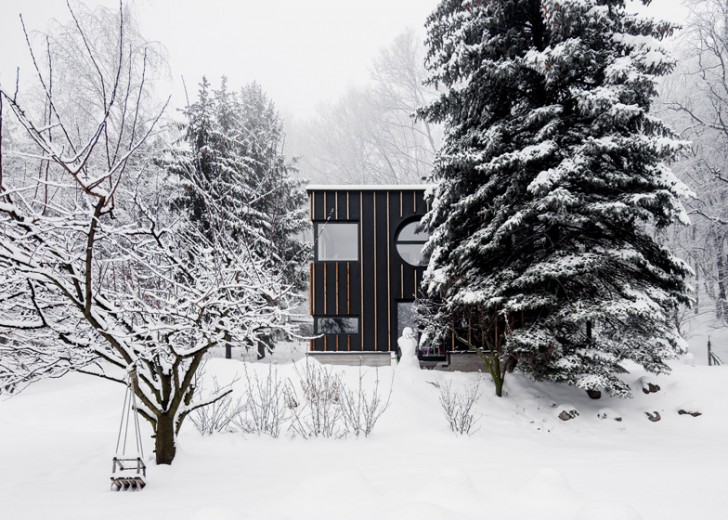 T2a Architects, photographer's house, architecture, Budapest architecture, Bence Turanyi, photographer Zsolt Batar, cabin built in two days, pilis forest, Budapest, Hungary, tiny homes, winter retreats, forest cabin, tiny cabins,