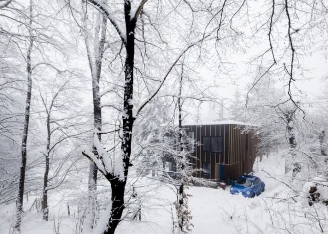 T2a Architects, photographer's house, architecture, Budapest architecture, Bence Turanyi, photographer Zsolt Batar, cabin built in two days, pilis forest, Budapest, Hungary, tiny homes, winter retreats, forest cabin, tiny cabins,