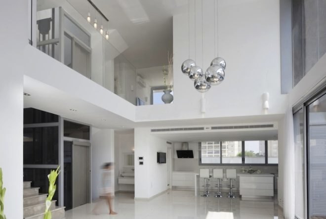 Zahavi Architects, House in Ashdod, ashdod, porthole windows, porcelain granite, sunrise portal, natural light, solar panels, water recycling system, open floor plan