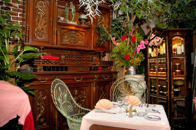 Mas Provencal, flower restaurant in France, secret garden restaurant, edible grapes and cherry tomatoes, exotic French restaurant in Nice, greenhouse restaurant, fairy garden restaurant,