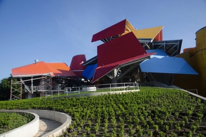 frank gehry, biomuseo, panama city, deconstructive aesthetic, deconstructive architecture, natural history museum, biodiversity museum, fragmented architecture, frank gehry biomuseo, bruce mau design, edwina von gal, panama canal, amador causeway