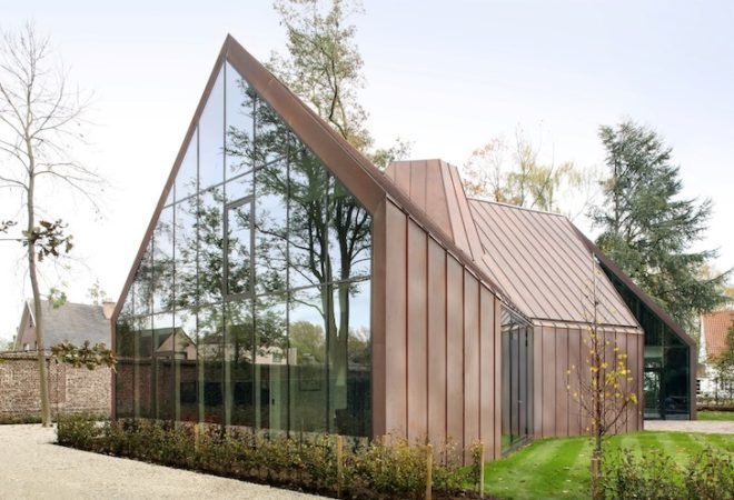 house vdv, ghent, untreated copper, copper cladding, copper-clad, Graux & Baeyens Architecten, oxidation, monochromatic color palette, glass facade, gable ends,