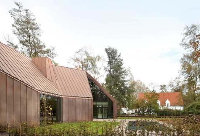 house vdv, ghent, untreated copper, copper cladding, copper-clad, Graux & Baeyens Architecten, oxidation, monochromatic color palette, glass facade, gable ends,