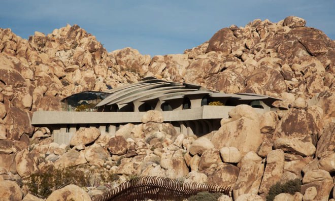 Kendrick Bangs Kellogg, Doolittle house Joshua Tree, Joshua Tree luxury homes, Mojave desert homes, California architecture, organic architecture, James Bond houses, Bond villain homes, John Vugrin, concrete homes California, desert houses