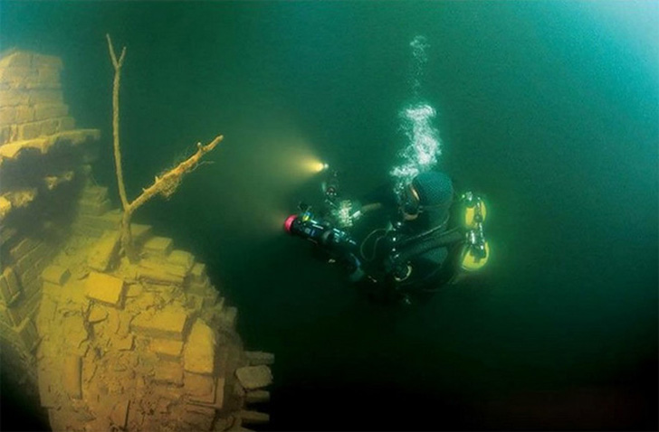 Lion City, Five Lion Mountain, Qiandao Lake Zhejiang, submerged city in China, China's Atlantis, flooded Chinese city, Qiandao lake hydroelectric station