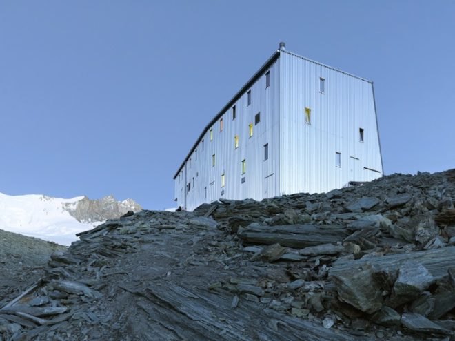 alpine hut, solar power, tracuit hut, switzerland, mountaineering, swiss alps, Savioz Fabrizzi Architectes, valais alps, bishorn, prefabricated hut, southern exposure, solar panels, stainless steel cladding, alpine climate, alpine architecture