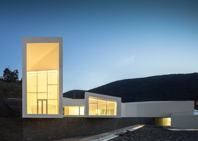Pocinho Center, olympic rowing, portugal, Álvaro Fernandes Andrade, Douru River Valley, world heritage site, grass terraces, south facing skylights, passive solar design, serpentine architecture