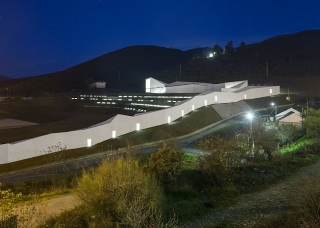 Pocinho Center, olympic rowing, portugal, Álvaro Fernandes Andrade, Douru River Valley, world heritage site, grass terraces, south facing skylights, passive solar design, serpentine architecture