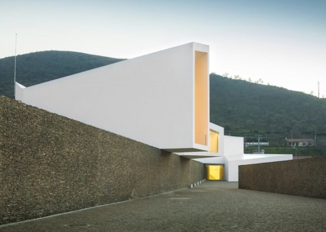 Pocinho Center, olympic rowing, portugal, Álvaro Fernandes Andrade, Douru River Valley, world heritage site, grass terraces, south facing skylights, passive solar design, serpentine architecture