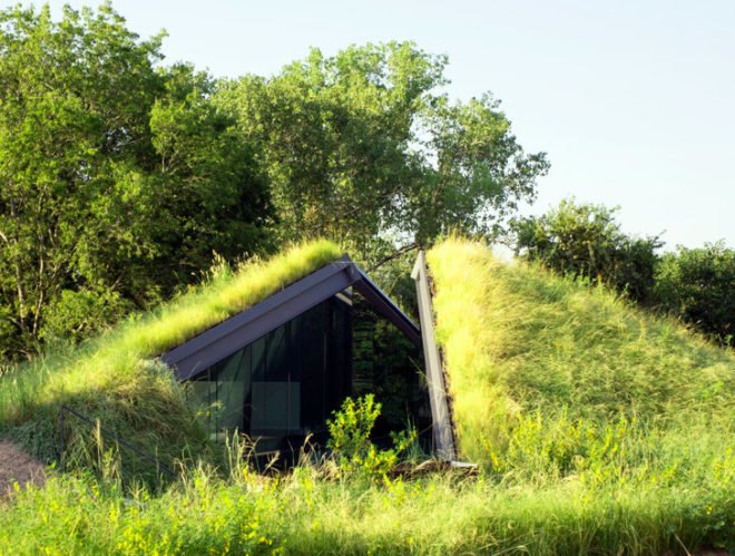 Edgeland House, Bercy Chen Studio, earth sheltered house, Austin, earth-bermed house