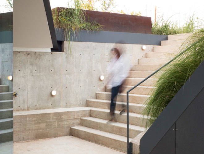 Edgeland House, Bercy Chen Studio, earth sheltered house, Austin, earth-bermed house