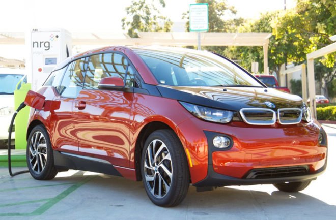 electric cars, plug-in hybrid car, electric car, lithium-ion battery, green car, green transportation, nissan leaf, bmw i3, tesla, tesla model s, nissan, electric motor
