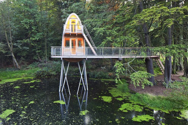 Baumraum, Long-Legged shelter, Solling Treehouse, on stilts, stands on a lake, wooden treehouse, germany