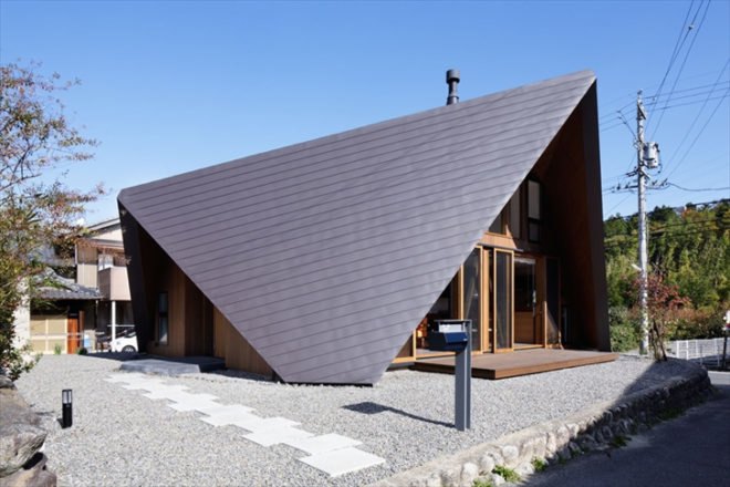 Origami House, Origami House TSC Architects, TSC Architects house, origami architecture, triangular roofs, vernacular architecture Japan, traditional architecture Japan, folded roof, Japanese architects, sustainable buildings, mountain architecture, daylit home Japan, natural ventilation