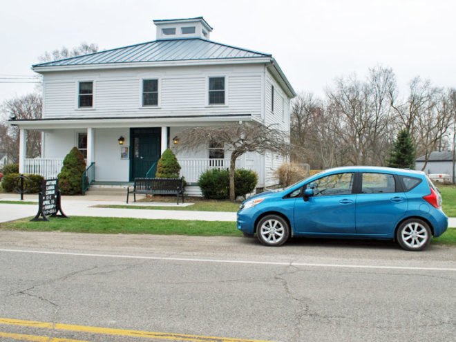 test drive, nissan, nissan versa, laura cowan, laura k. cowan, green car, hatchback, fuel efficiency, green transportation, compact car