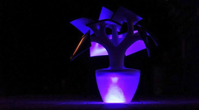Vivien Muller design, Vivien Muller Eletree, Electree solar charger, Electree Mini, tree-shaped solar charger, green gadgets, small photovoltaic panels, smartphone charger, smartphone solar charger, green design, flexible solar panels, LED lights, Indiegogo solar charger
