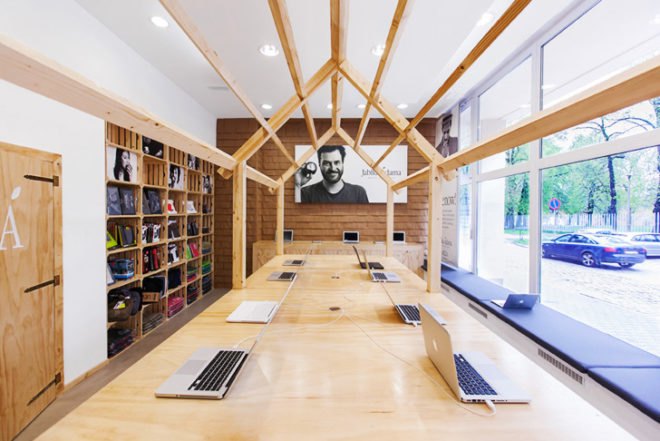 Mode:lina Architekci, Apple store design, Poznań Apple retail store, Apple retails store, Apple interior design, Apple stores, Poland Apple stores, reused paper bags, reused materials, fruit package reuse design, green design, wooden interior design, wooden stall design