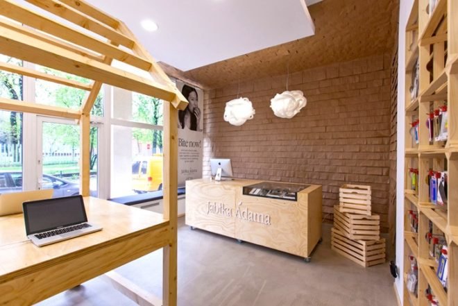 Mode:lina Architekci, Apple store design, Poznań Apple retail store, Apple retails store, Apple interior design, Apple stores, Poland Apple stores, reused paper bags, reused materials, fruit package reuse design, green design, wooden interior design, wooden stall design